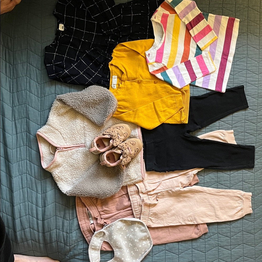 Girls 12-18 Month H&M/Carters Fall/Winter Set
